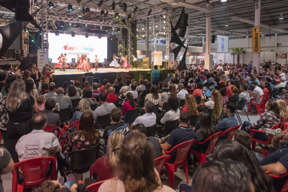 Sertanejo, rock, teatro e muito mais: último final de semana de ExpoBento e Fenavinho está repleto de atrações